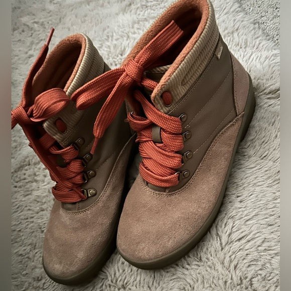 Keds Shoes - [8.5] Ked’s Beige Hiking Boot